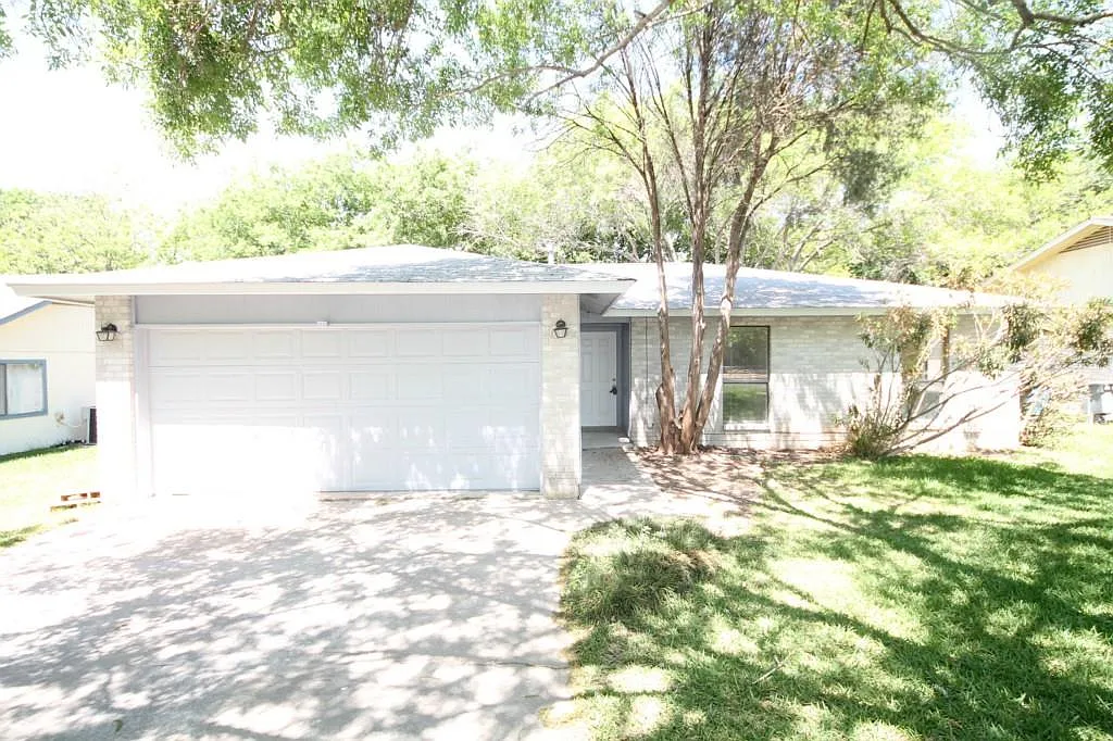 3 bed, 2.0 bath, 1145 sqft, $1,895 — Photo 1