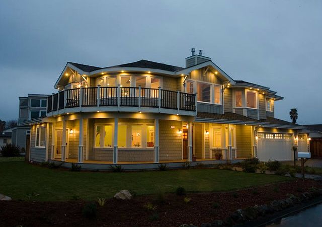 1st image of 915 Railroad Ave