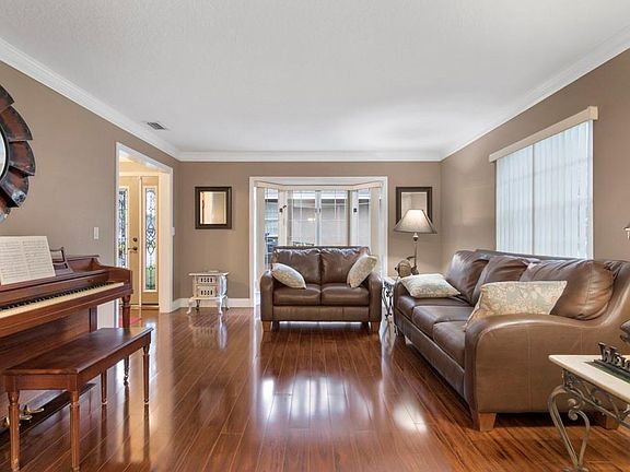 4th image of 511 E Lakeshore Dr