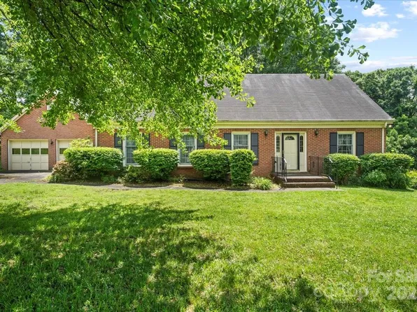 8017 Prince George Rd, Charlotte, NC 28210