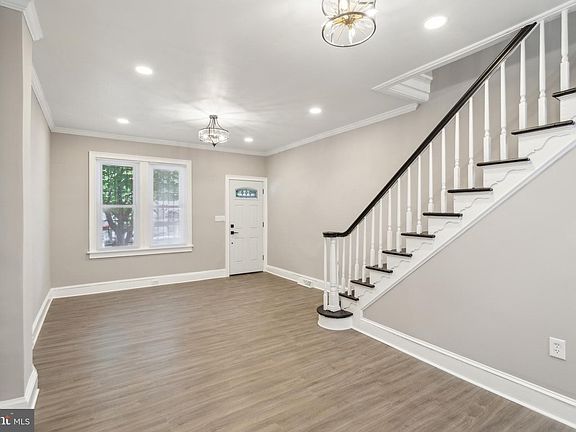 4th image of 1613 Louis St