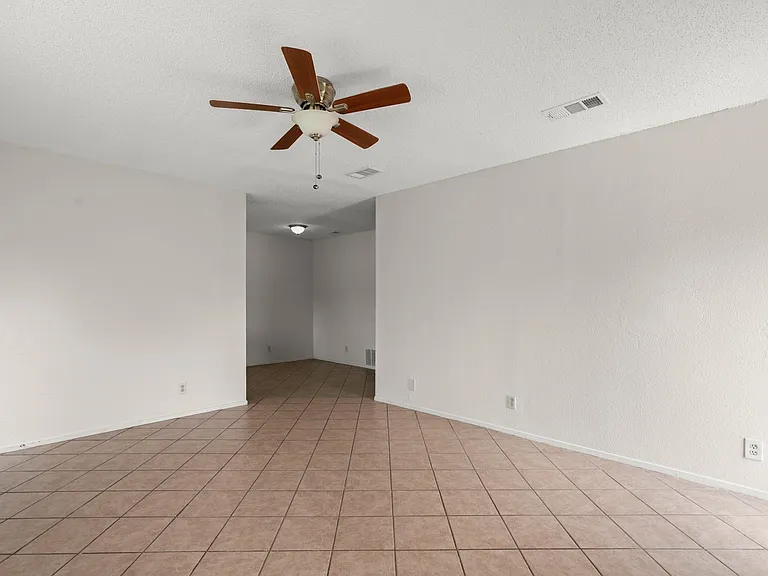 1404 Valleyridge Cir #B — Photo 7