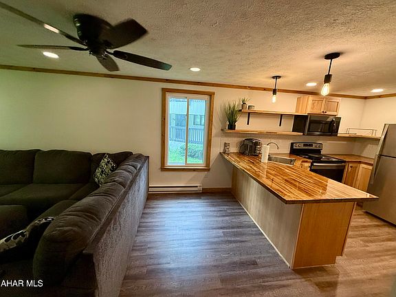 4th image of 143 E Valley Point Ln