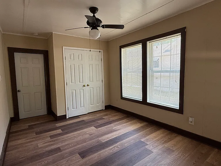 402 McKinney St — Photo 8