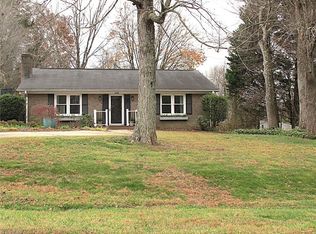 1530 Pebblebrook Rd, Winston Salem, NC 27105