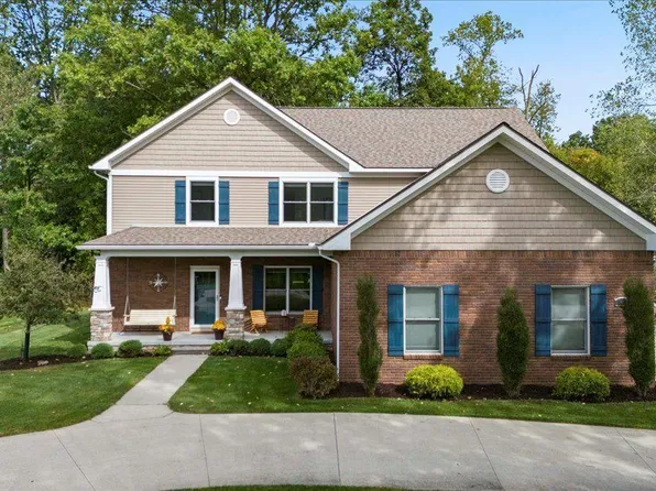 8422 Grays Dr, Grosse Ile, MI 48138