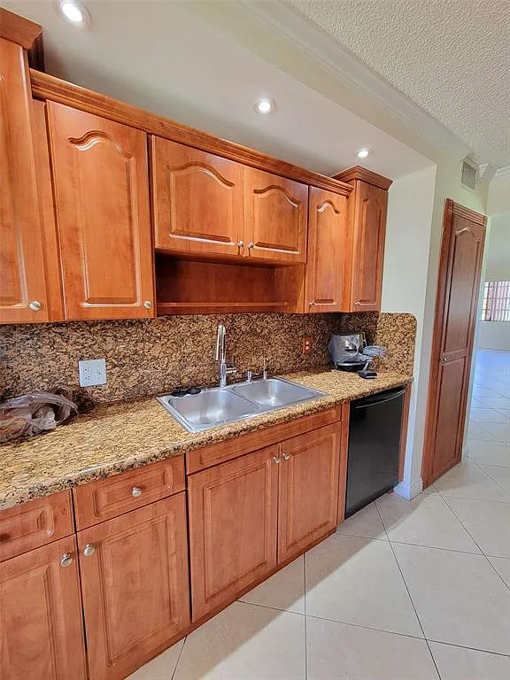 2 bed, 2.0 bath, 1533 sqft, $2,300 — Photo 2