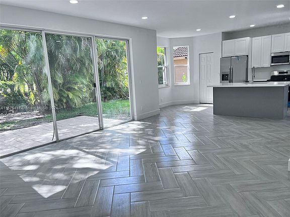 5th image of 222 La Costa Way