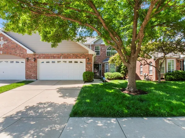 1167 Castle Gate Villas Dr, Saint Louis, MO 63132