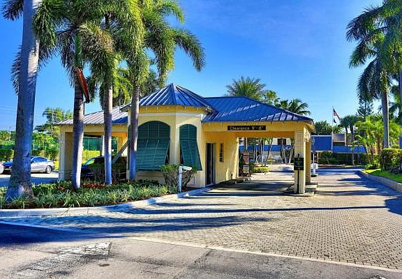 Home For Sale In Boca Bayou