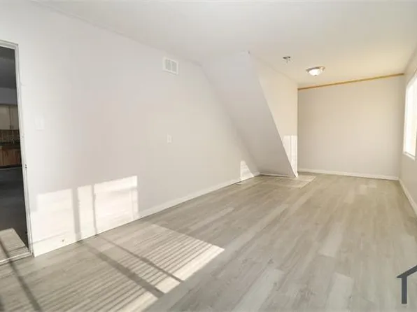 3903 S Beech Daly St #3903, Dearborn Heights, MI 48125