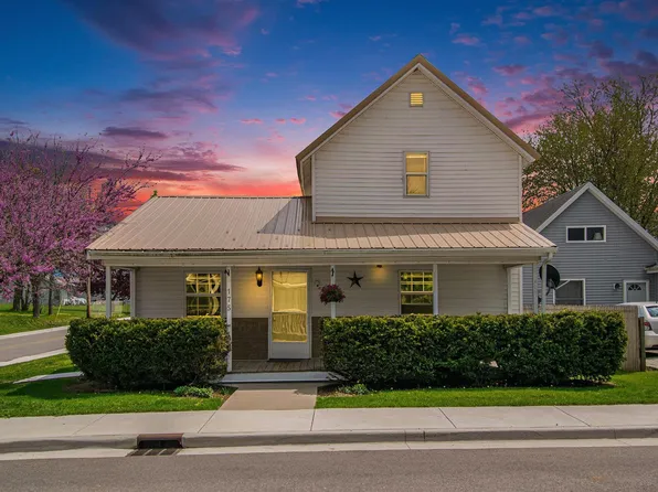 175 N State St, Shipshewana, IN 46565