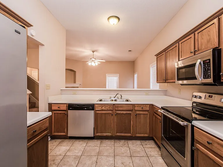 1513 Pemberton Ln — Photo 6