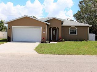 6247 Columbia Dr, Bradenton, FL 34207