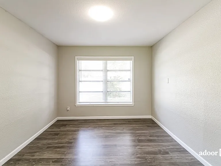 301 W Wilkins St — Photo 12