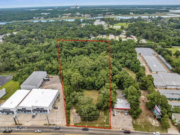 1864 E Pass Rd, Gulfport, MS 39507
