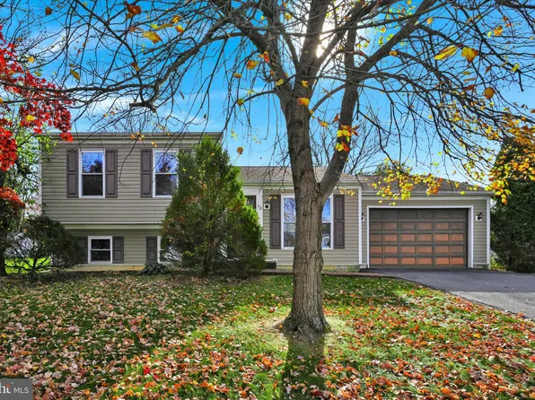 73 Honeysuckle Dr, Mechanicsburg, PA 17050