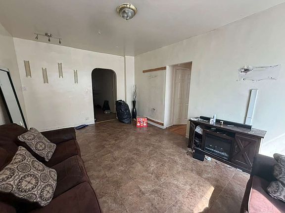 2nd image of 1520 Sheridan Ave APT 2L