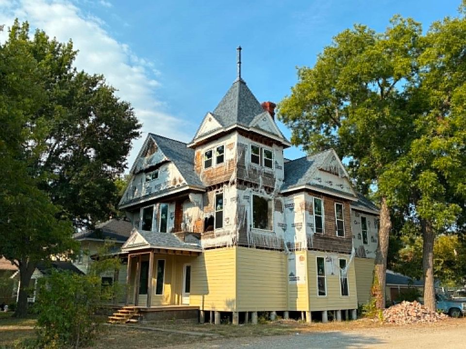 1st image of 211 N Pleasant St