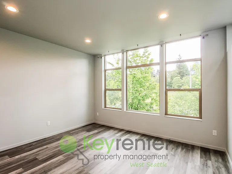 5259 Fauntleroy Way SW — Photo 3