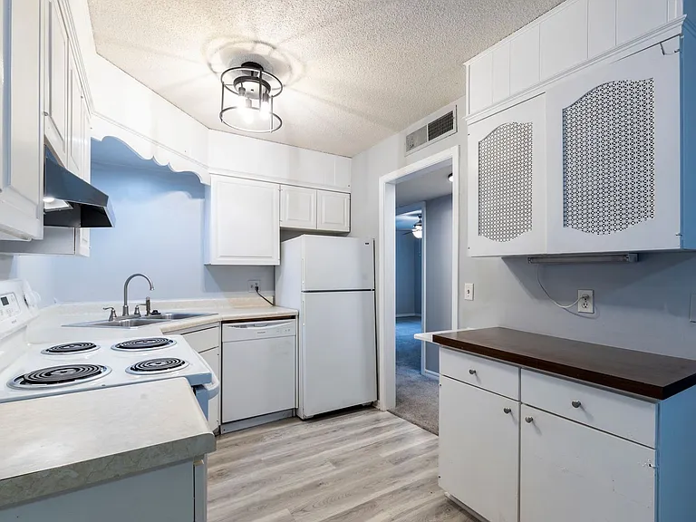 Woodward Park Apartments — Photo 9