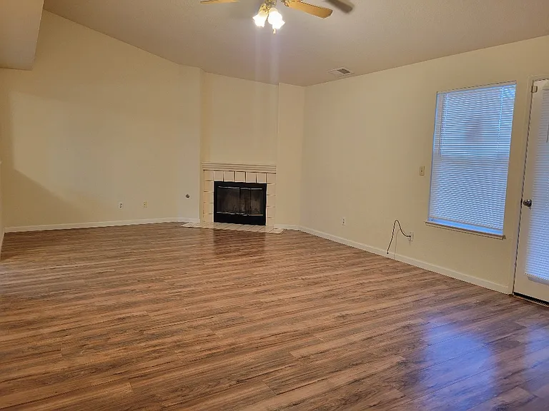 1812 College Greens Dr — Photo 11