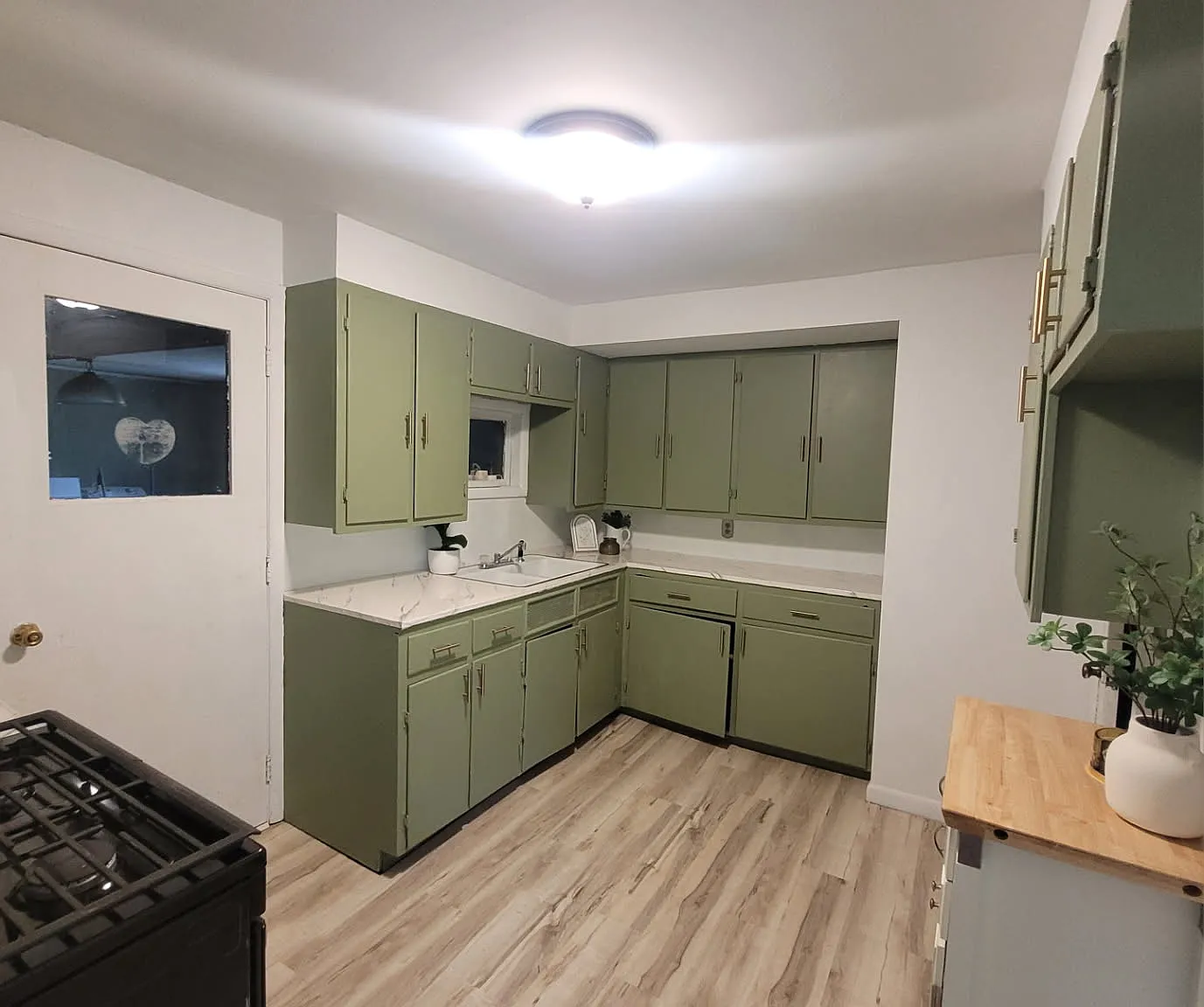 3 bed, 1080 sqft, $1,600 — Photo 2