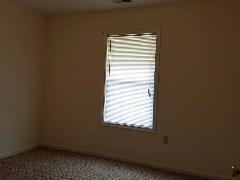 108 Sutton Dr — Photo 9