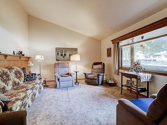 3rd image of 2301 Patricia Ln