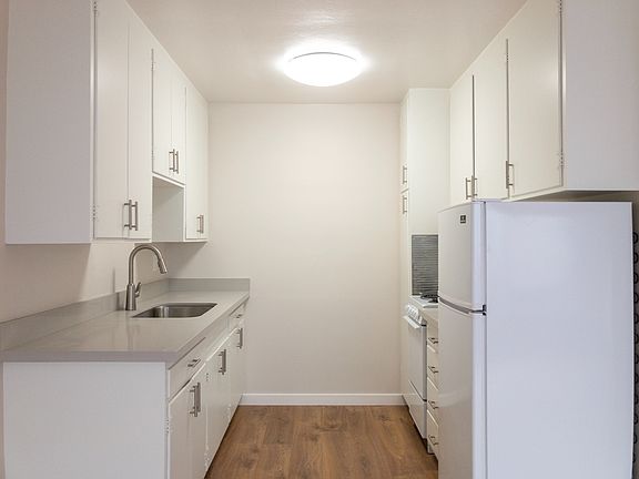 4th image of 2430 Steiner St APT 2