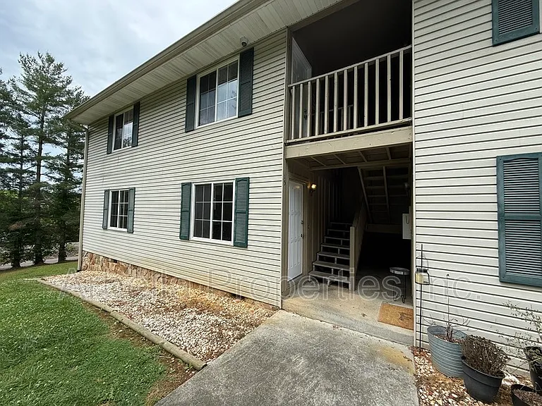 103 S Beech St #15 — Photo 3