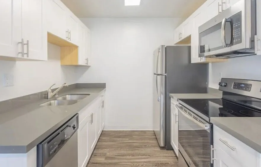 Somerset Apartments — Photo 2