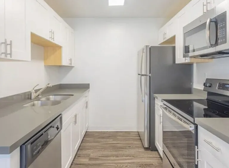 Somerset Apartments — Photo 3