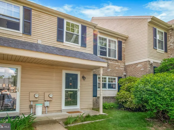 25 Yorktown Ct, Blue Bell, PA 19422