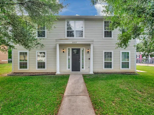 2019 Pearl St, Nacogdoches, TX 75965