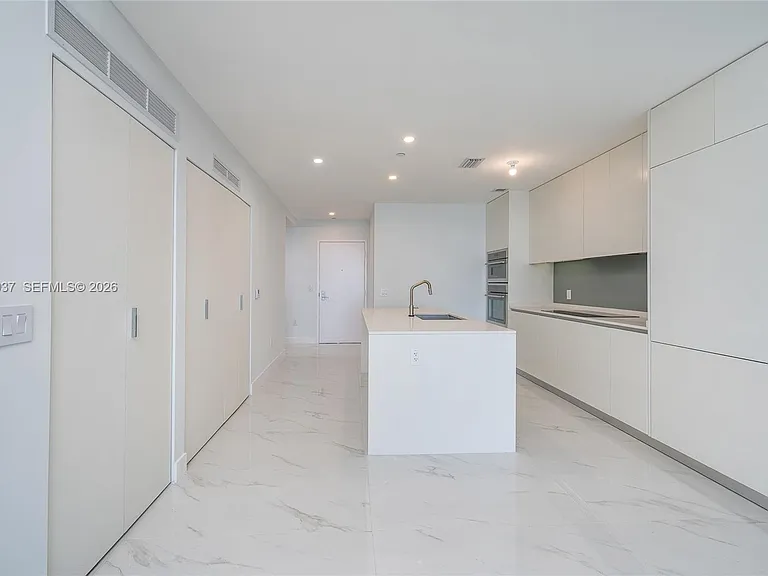 700 NE 24th St #2502 — Photo 7