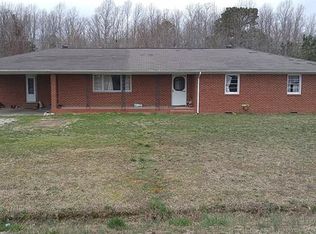 73 Clubhouse Rd, Dendron, VA 23839
