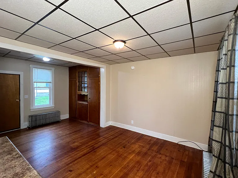 206 E Market St — Photo 11