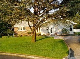 27 Fern Dr, Commack, NY 11725