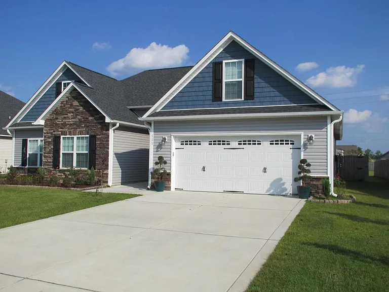 111 Cavalier Dr — Photo 2
