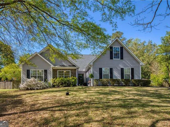 1520 Smoke Hill Dr, Hoschton, GA 30548