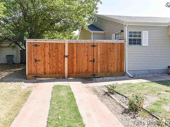 2nd image of 2215 Piedmont Pl