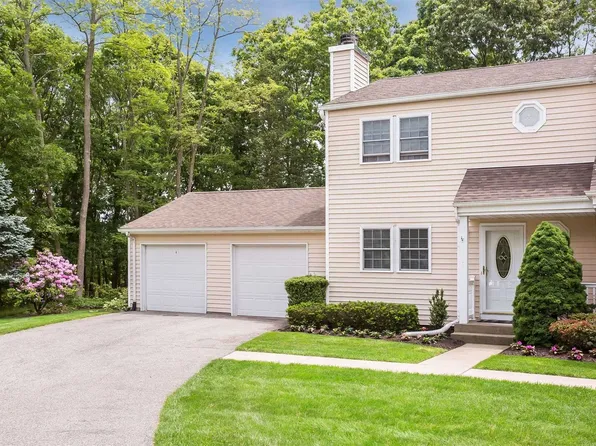 24 Hancock Cmns, Yaphank, NY 11980