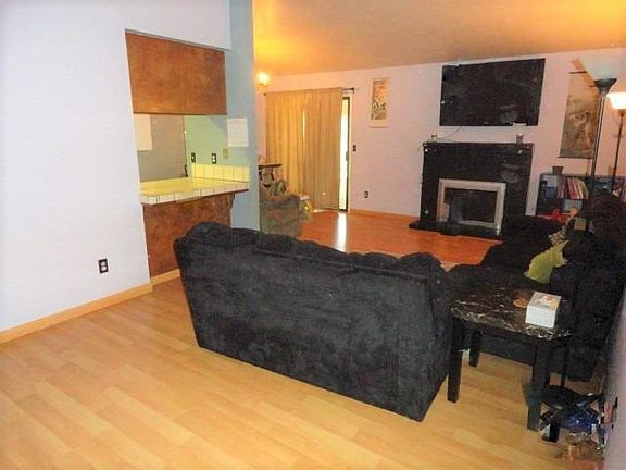 4th image of 758 Golden Ave