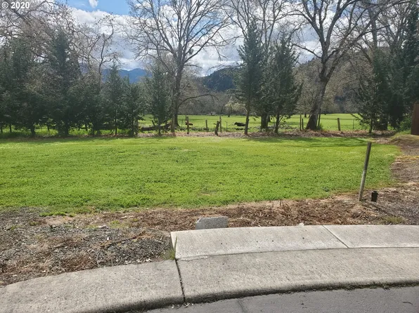 109 Wanda Ct #10, Myrtle Creek, OR 97457