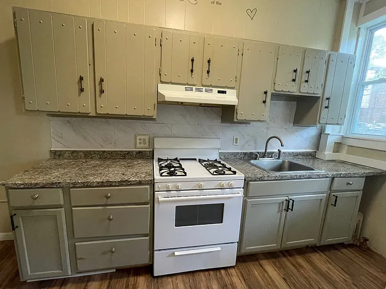 2322 Penn St — Photo 12