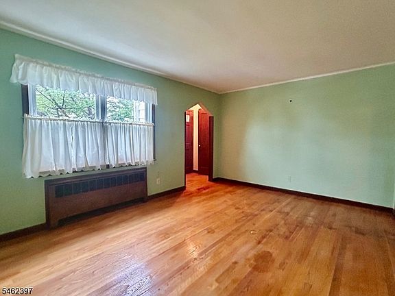 5th image of 222 Terrace Ave