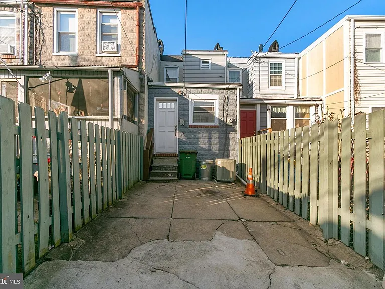107 N Port St — Photo 21