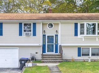 9 Regnaire Ct, West Warwick, RI 02893