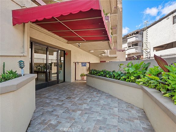 2nd image of 4301 Fulton Ave APT 303